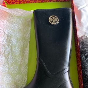 Tory Burch Sarah Logo rain boot